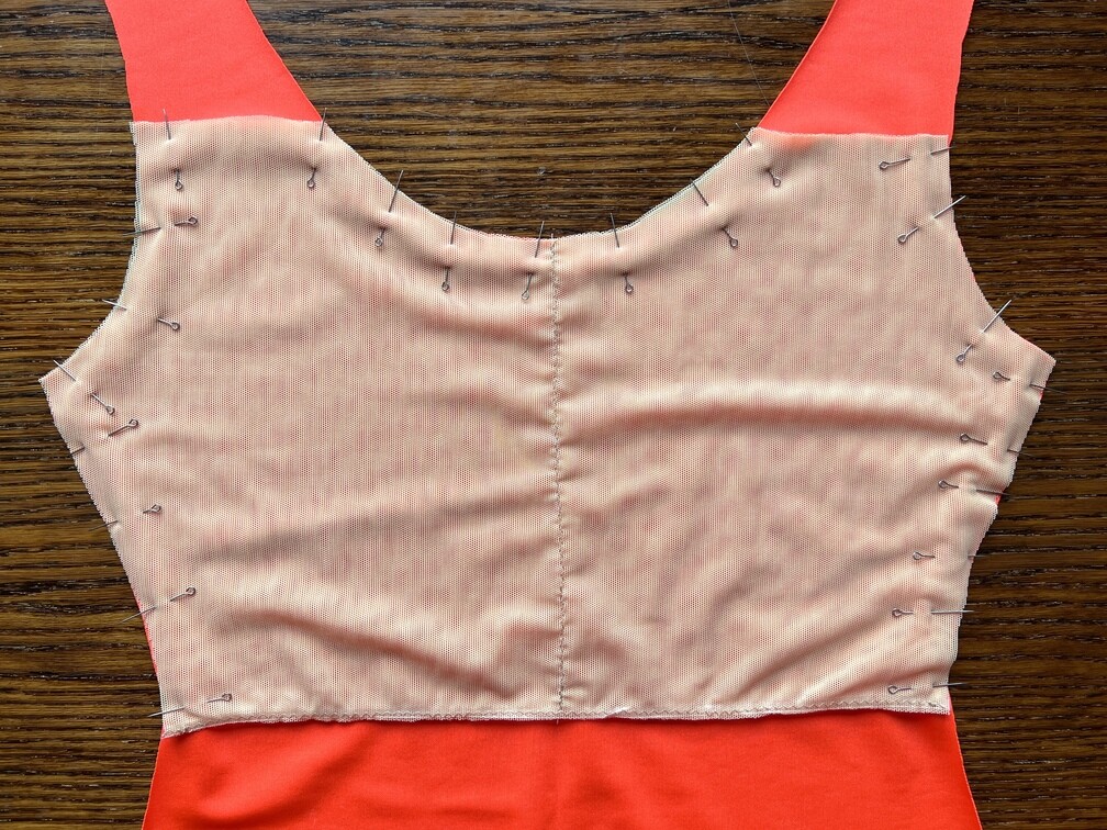 Прикалываем готовую деталь сетки