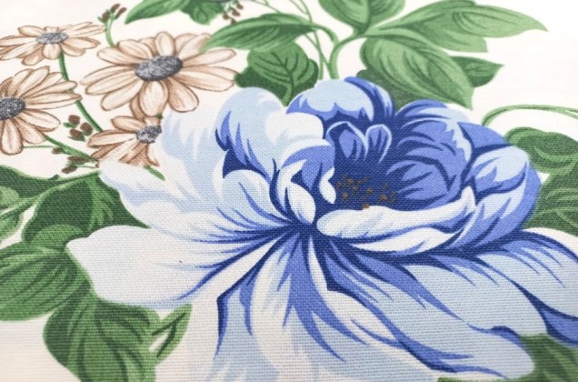 Дак (DUCK) Голубые цветы на молочном фоне 1