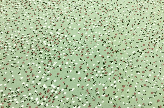 Плательный креп белые и бежевые тюльпаны на зеленом фоне 2