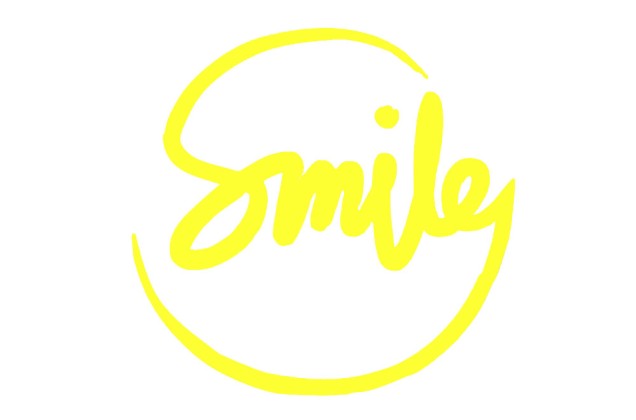 Термонаклейка, Smile, шрифт желтый по кругу, 9.7х10 см