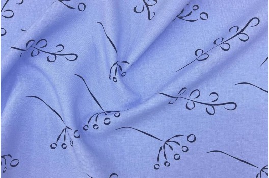 Плательная ткань с рисунком, черные веточки на голубом