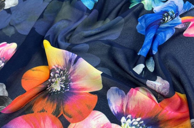 Креп шифон, Красочные цветы на темно-синем 3