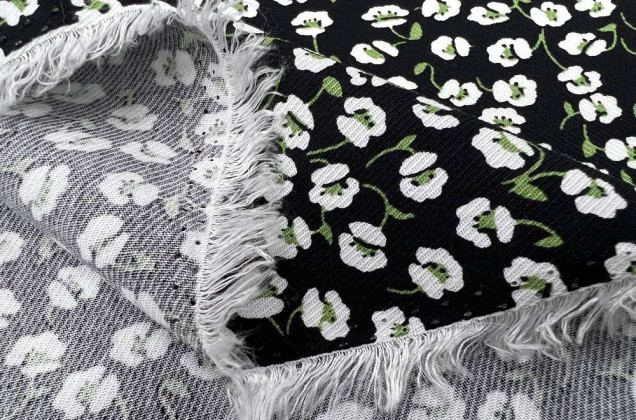 Штапель твил, Белые цветочки с зелеными стебельками на черном 2