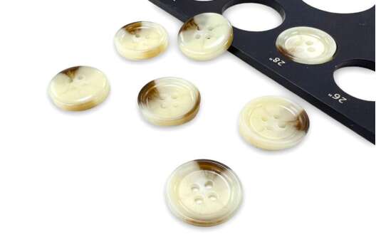 Пуговица пластиковая 2114, 4 прокола, белая, 18 мм