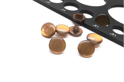 Пуговица пластиковая на ножке C-NE67, светло-коричневая, 11 мм