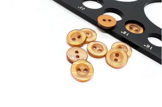 Пуговица пластик C-NE66, 2 прокола, светло-коричневая, 11 мм