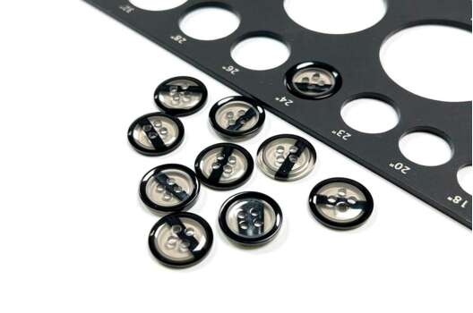 Пуговица пластиковая 4 прокола, C-NE181, черная, 15 мм