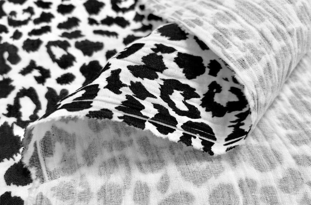 Муслин двухслойный жатый 135 см, Леопард черно-белый 3
