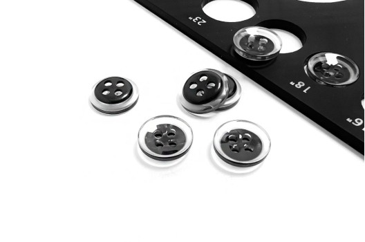 Пуговица пластиковая PS56, 4 прокола, черная, 11.5 мм