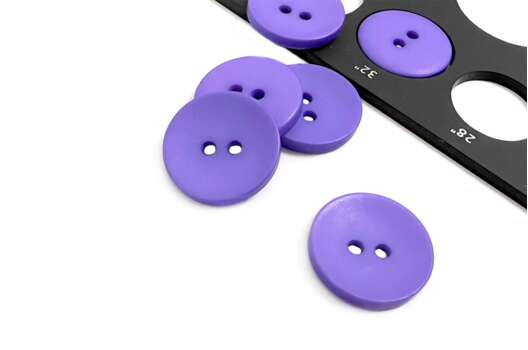 Пуговица пластиковая NE188, 2 прокола, фиолетовая, 20 мм