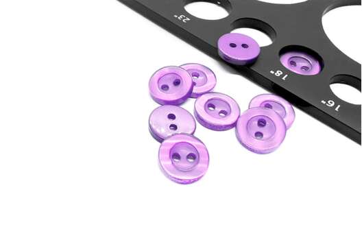 Пуговица пластик C-NE66, 2 прокола, фиолетовая, 11 мм