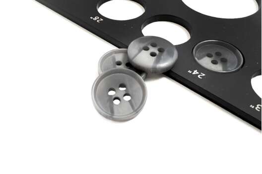 Пуговица пластик PS3, 4 прокола, серая, 15 мм