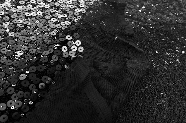 Пайетки на сетке матовые с глянцем, черные, 130 см 3