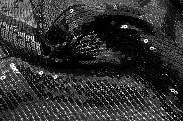 Пайетки на сетке-полосы глянцевые 3 мм, черные, 132 см 6
