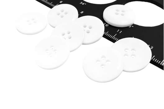 Пуговица пластиковая PS18, 4 прокола, белая, 21 мм