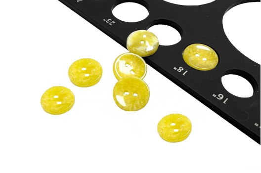 Пуговица пластик CB-3633, 2 прокола, желтая, 11.5 мм