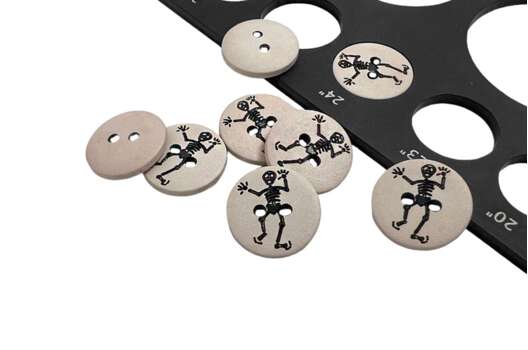 Пуговица пластиковая CXD-05, 2 прокола, Танцующий скелет бежевый, 15 мм