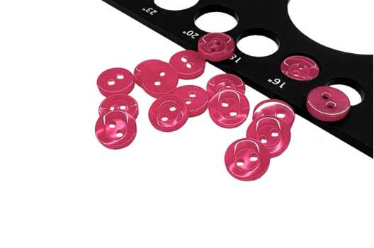 Пуговица пластиковая M-10, 2 прокола, малиновая, 10 мм