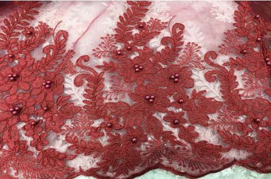 Шикарный гипюр с бусинами, Цветочный рисунок бордовый