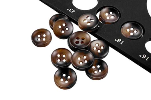 Пуговица пластиковая DX22002, 4 прокола, коричневая, 11 мм