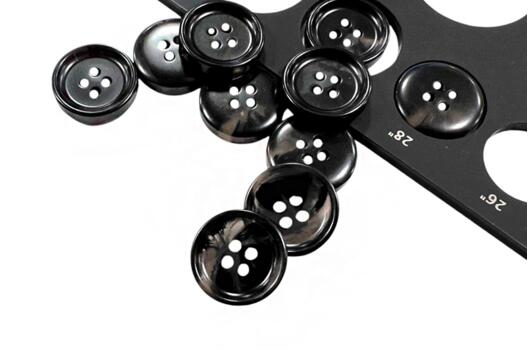 Пуговица пластиковая 2114, 4 прокола, черная, 18 мм