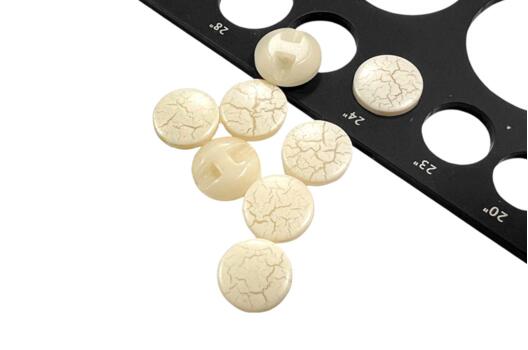 Пуговица пластиковая MA05, туннельная, молочная, 15 мм