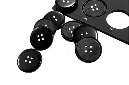 Пуговица пластик NE52, 4 прокола, черная, 23 мм