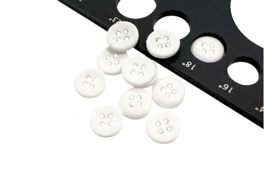 Пуговица пластик PS15, 4 прокола, белая, 11.5 мм