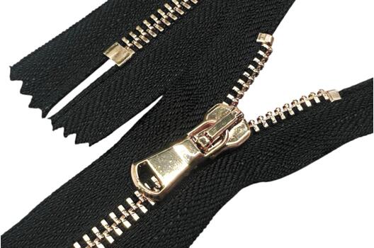 Молния металл FURNI (6M CE глянец), 18 см, тип 5, неразъемная, черная/светлое золото (SLGO)