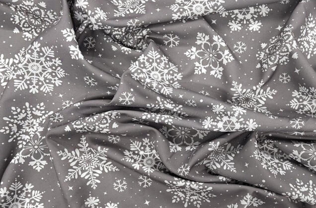 Габардин простой с рисунком, Белые снежинки на светло-сером 4