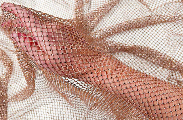 Сетка трикотажная со стразами, бежевая, 140 см 1