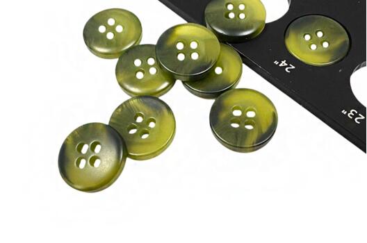 Пуговица пластик CN2823, 4 прокола, зеленая, 15 мм