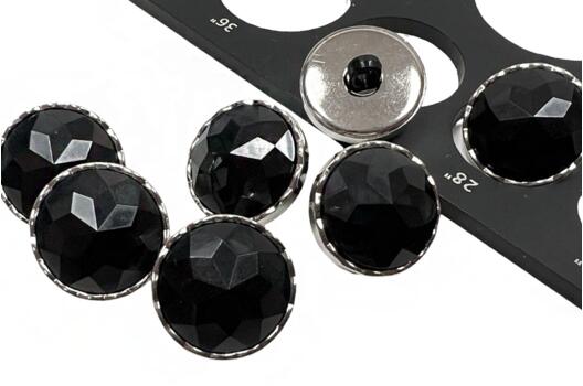 Пуговица пластиковая на ножке RBZ-52, черная с серебром, 18 мм