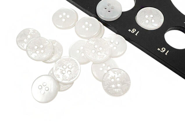 Пуговица пластик CN2504, 4 прокола, белая, 11.5 мм
