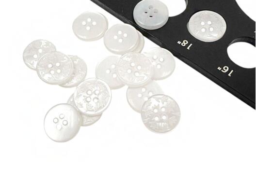 Пуговица пластик CN2504, 4 прокола, белая, 11.5 мм