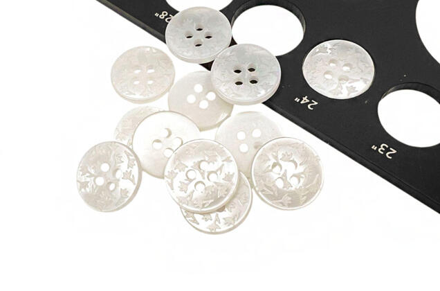 Пуговица пластик CN2504, 4 прокола, белая, 15 мм