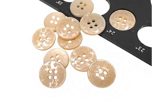 Пуговица пластик CN2504, 4 прокола, бежевая, 15 мм