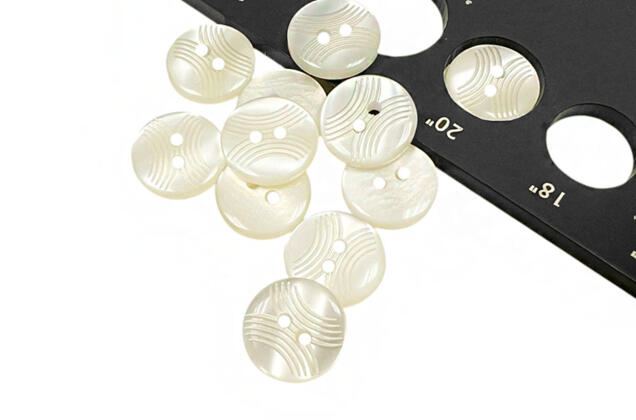 Пуговица пластик CBS-122, 2 прокола, молочная, 12.5 мм