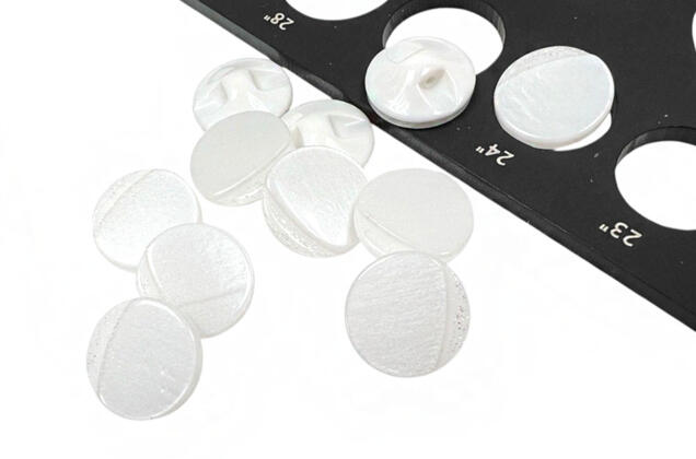 Пуговица пластиковая CB3638, туннельная, белая, 15 мм