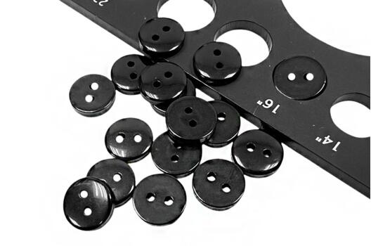 Пуговица пластик CXK-22, 2 прокола, глянцевая черная, 10 мм