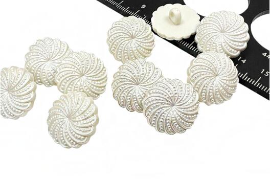 Пуговица пластиковая на ножке LA1716, белая, 21 мм