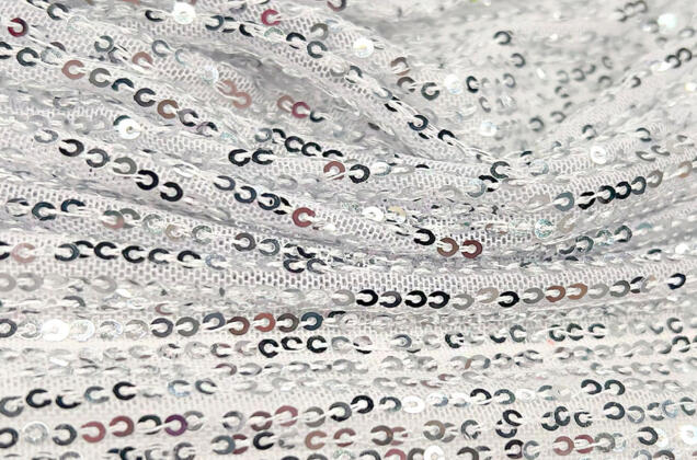 Пайетки на сетке-полосы 2 мм, серебряные на белом, 135 см