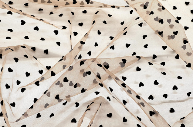 Сетка бежевая с черными сердечками 3