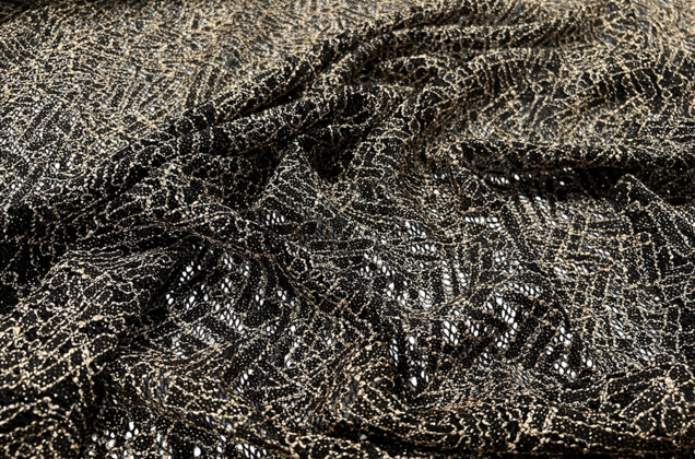 Кружевное полотно черное с золотым глиттером 2