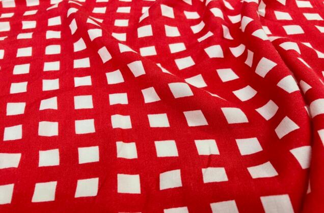 Штапель, Белые квадраты 1 см на красном 2