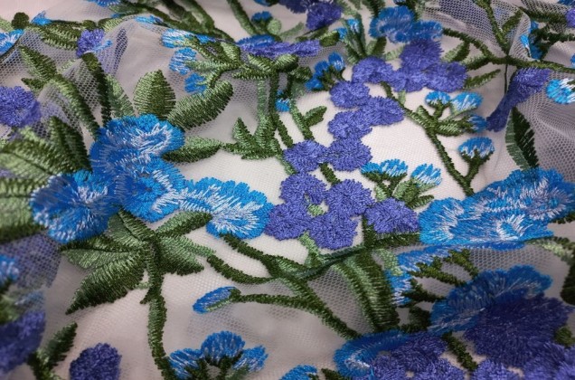 Сетка вышитая, Сине-голубые цветы на бело-молочном фоне 5