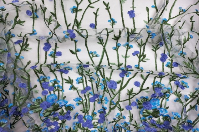 Сетка вышитая, Сине-голубые цветы на бело-молочном фоне 2