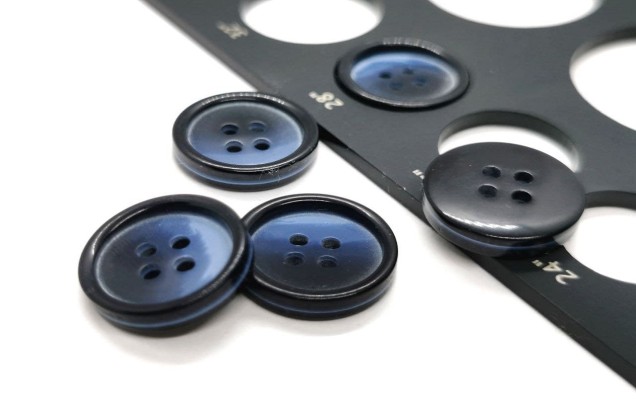 Пуговицы пластмассовые на четыре прокола, тёмно-синий цвет, 18 мм, П-04 1