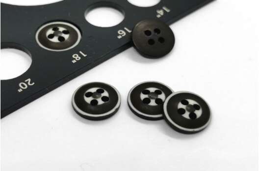 Пуговица пластиковая на четыре прокола, 11.5 мм, П-48