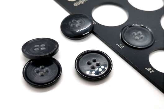 Пуговица пластиковая на четыре прокола, 20 мм, К-35